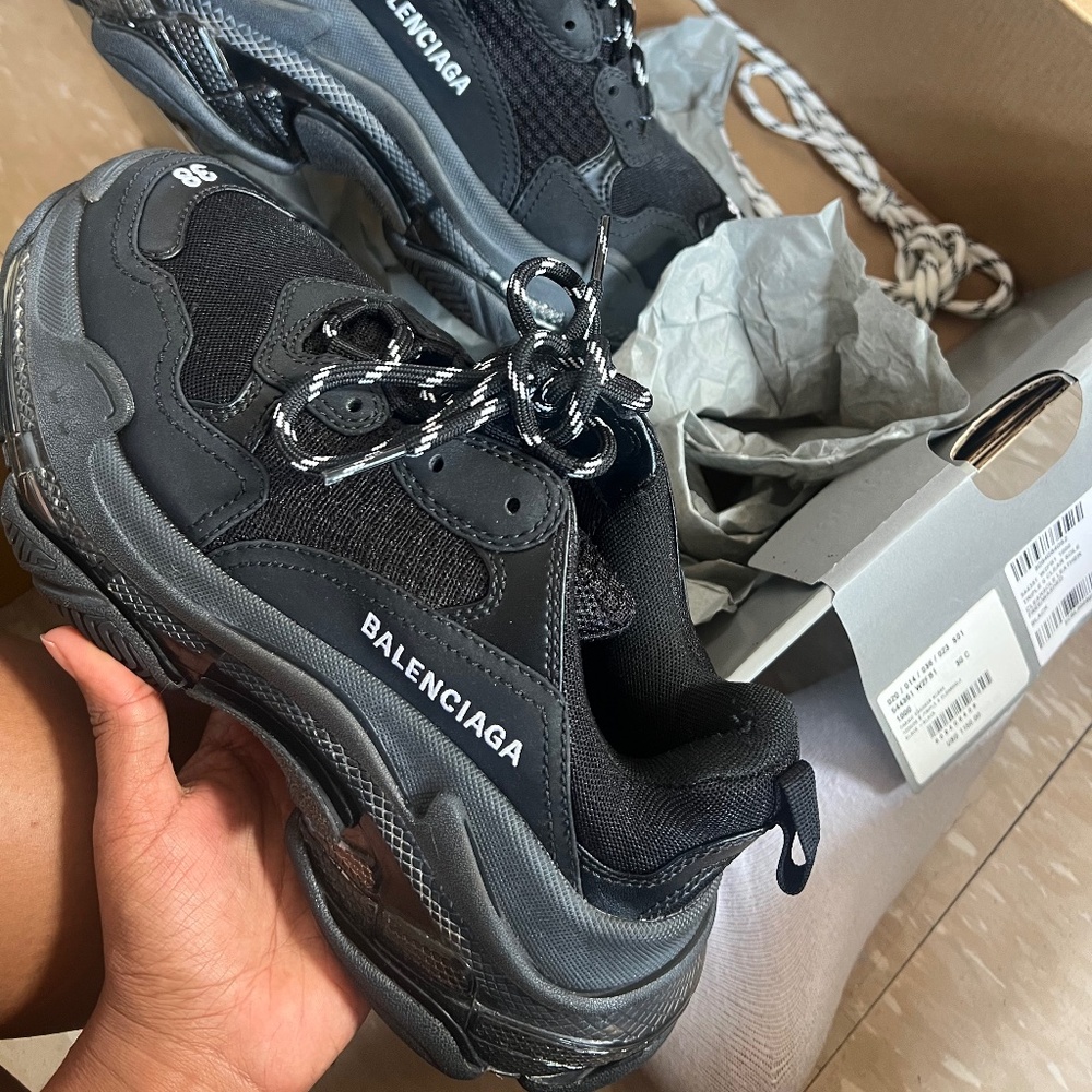 Balenciaga triple s clear sole sneaker (black) - Picture 6 of 6